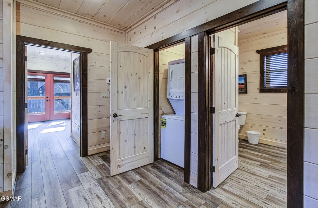 Sevierville, Tennessee, 37862, United States, 5 Bedrooms Bedrooms, ,4 BathroomsBathrooms,Residential,Forsale,1971834