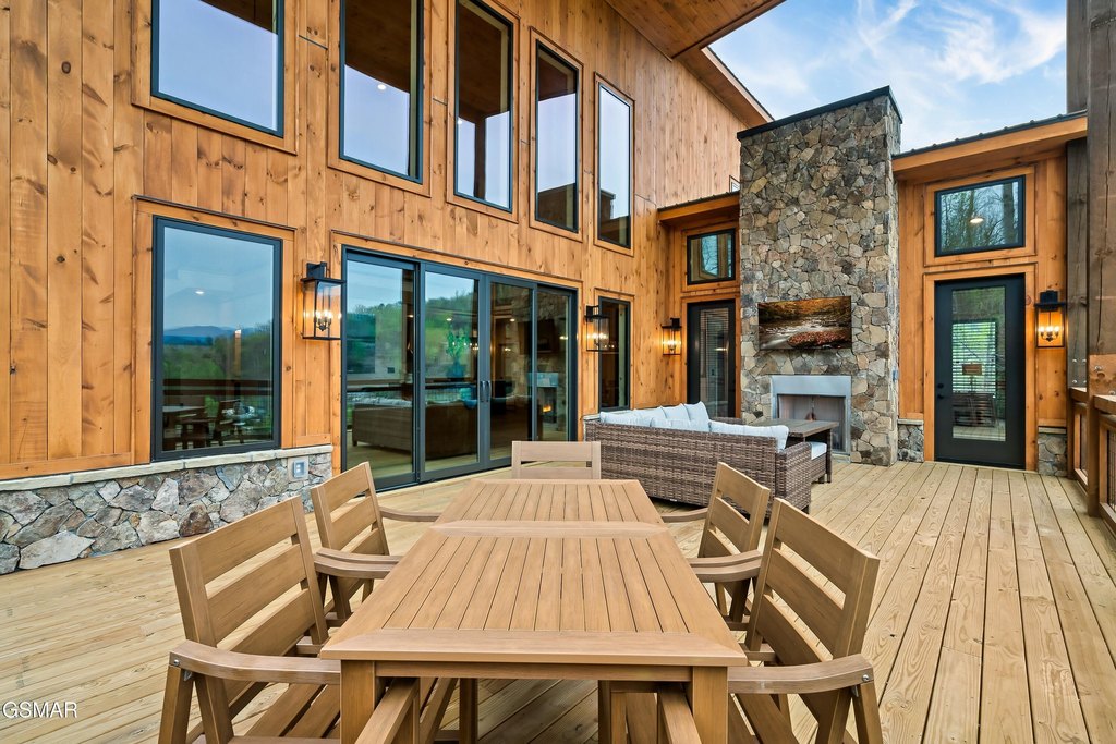 Gatlinburg, Tennessee, 37738, United States, 5 Bedrooms Bedrooms, ,3.5 BathroomsBathrooms,Residential,Forsale,1910230