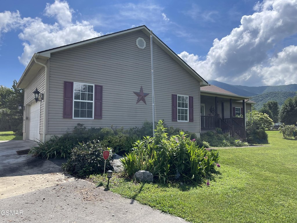 Sevierville, Tennessee, 37862, United States, 3 Bedrooms Bedrooms, ,2 BathroomsBathrooms,Residential,Forsale,1910215