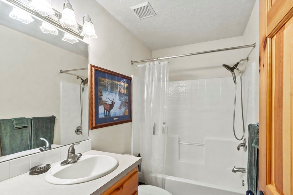 Donnelly, Idaho, 83615, United States, 3 Bedrooms Bedrooms, ,2 BathroomsBathrooms,Residential,Forsale,1889401