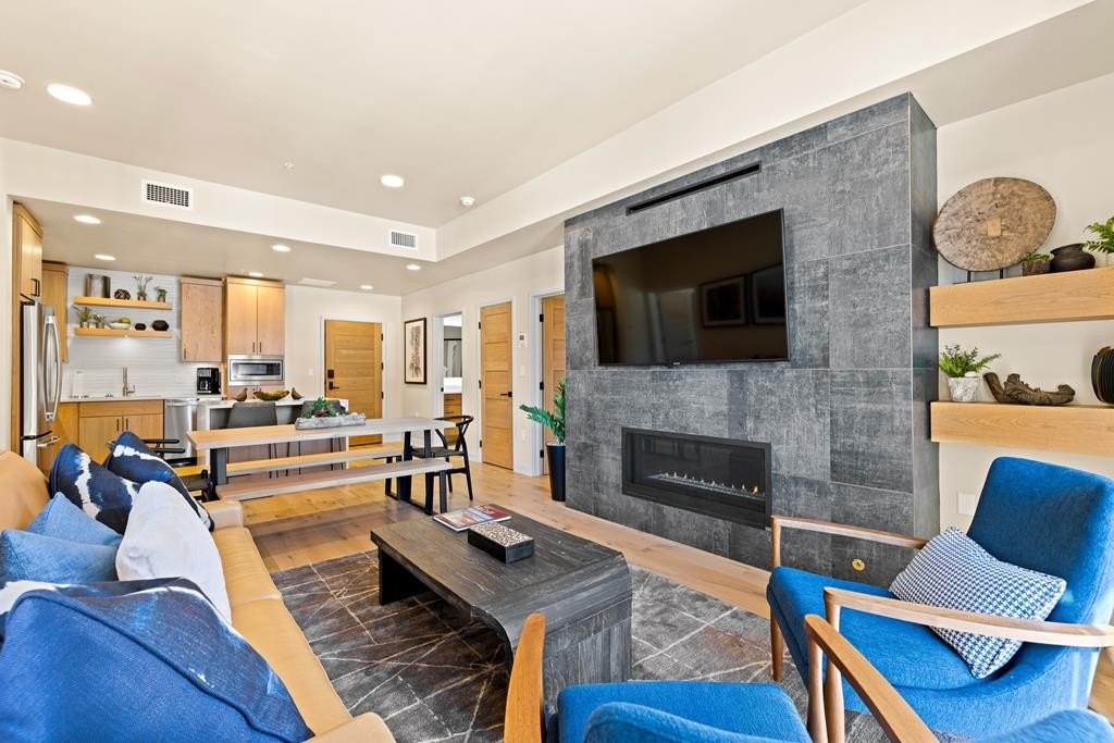 Donnelly, Idaho, 83615, United States, 2 Bedrooms Bedrooms, ,2 BathroomsBathrooms,Residential,Forsale,1889378