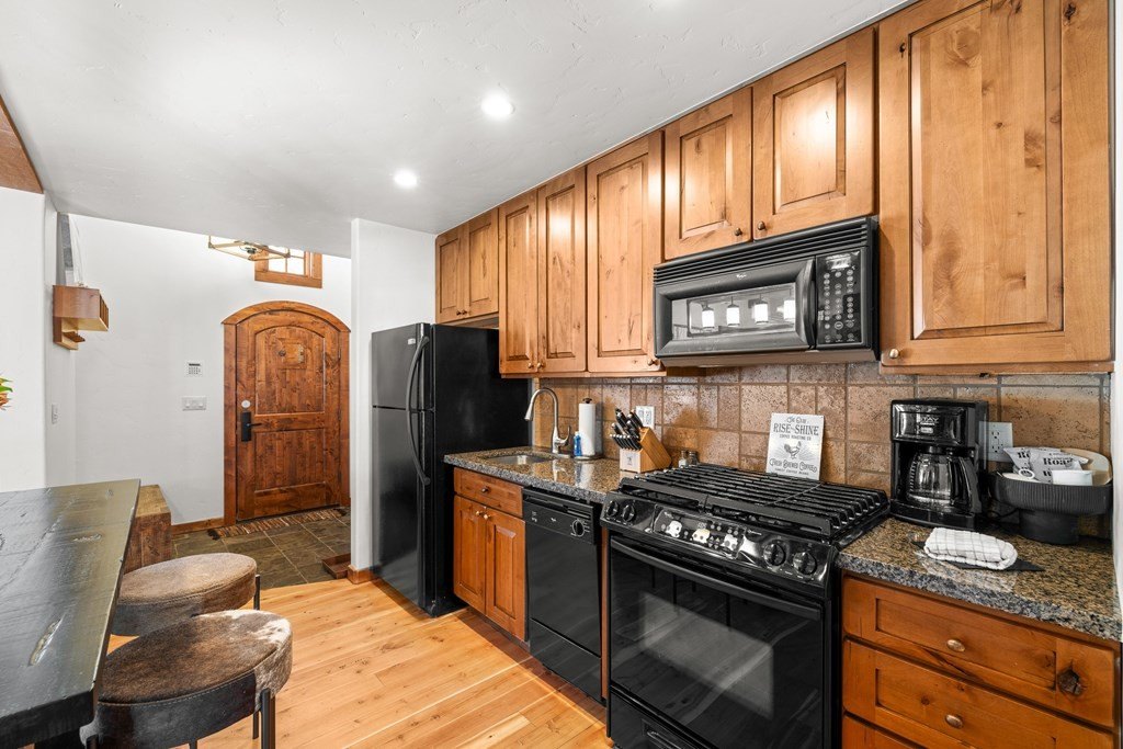 Donnelly, Idaho, 83615, United States, 2 Bedrooms Bedrooms, ,3.5 BathroomsBathrooms,Residential,Forsale,1994984