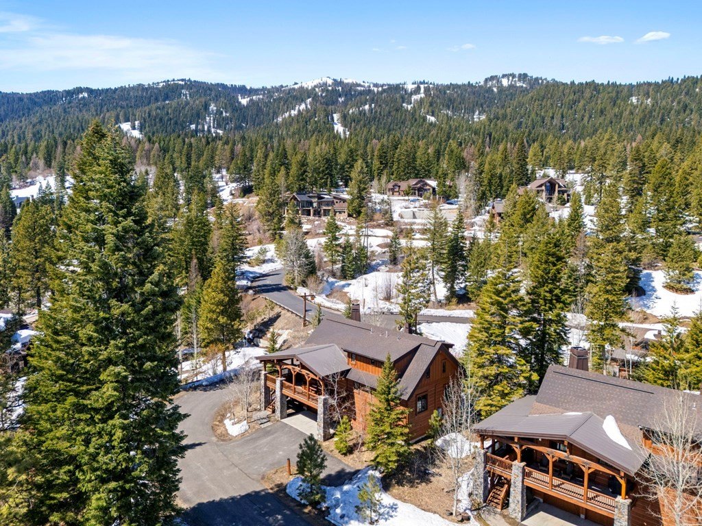 Donnelly, Idaho, 83615, United States, 4 Bedrooms Bedrooms, ,4 BathroomsBathrooms,Residential,Forsale,1946165