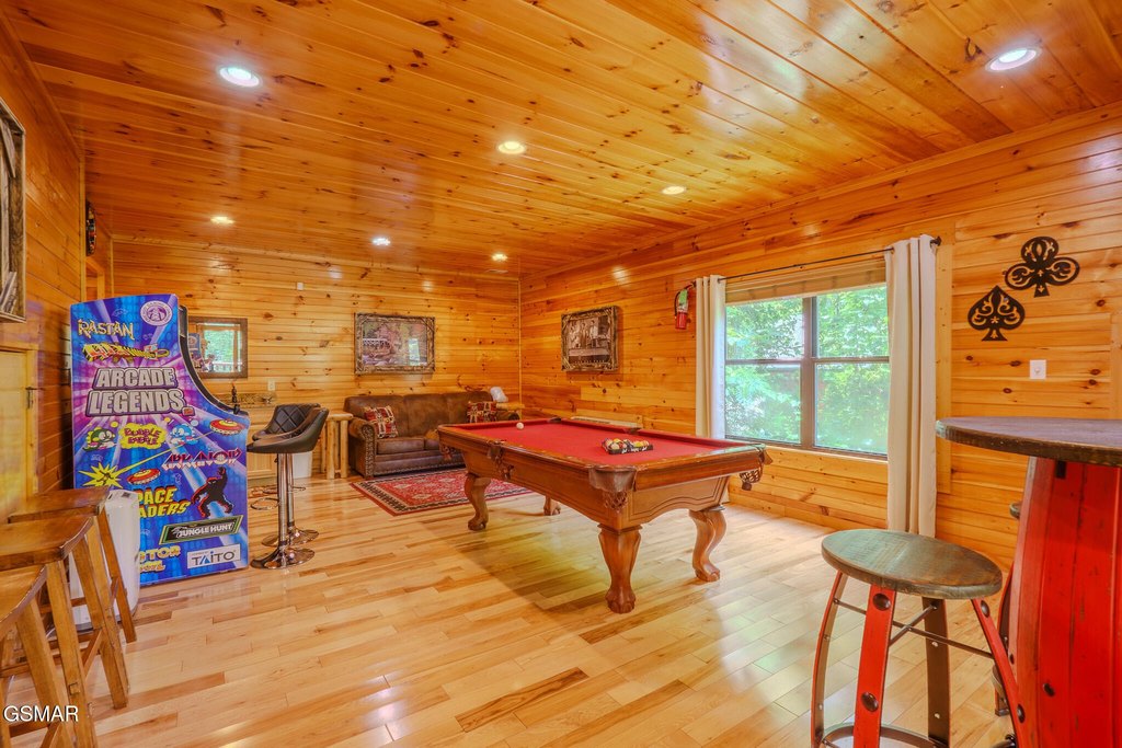 Gatlinburg, Tennessee, 37738, United States, 2 Bedrooms Bedrooms, ,2 BathroomsBathrooms,Residential,Forsale,1910202