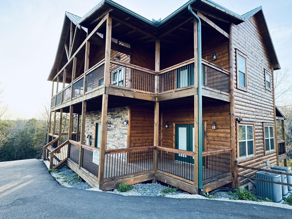 Sevierville, Tennessee, 37876, United States, 3 Bedrooms Bedrooms, ,3.5 BathroomsBathrooms,Residential,Forsale,1942465