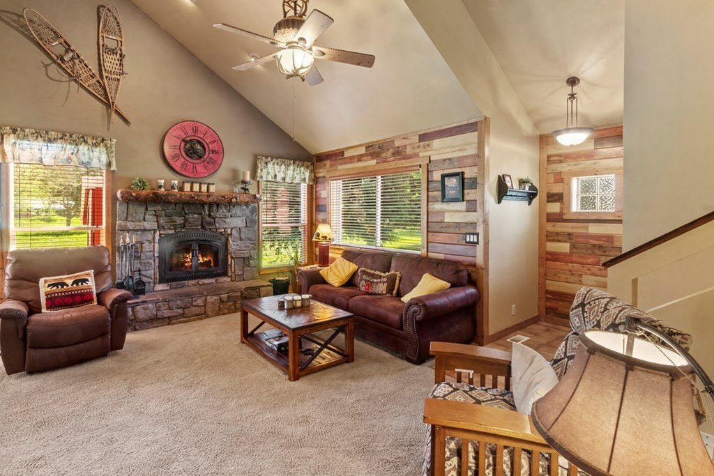 Donnelly, Idaho, 83615, United States, 3 Bedrooms Bedrooms, ,2.5 BathroomsBathrooms,Residential,Forsale,1946189