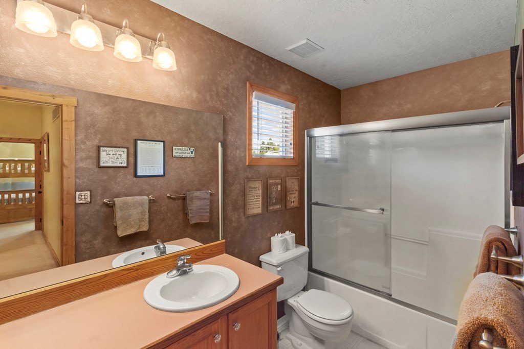 Donnelly, Idaho, 83615, United States, 3 Bedrooms Bedrooms, ,2.5 BathroomsBathrooms,Residential,Forsale,1946189