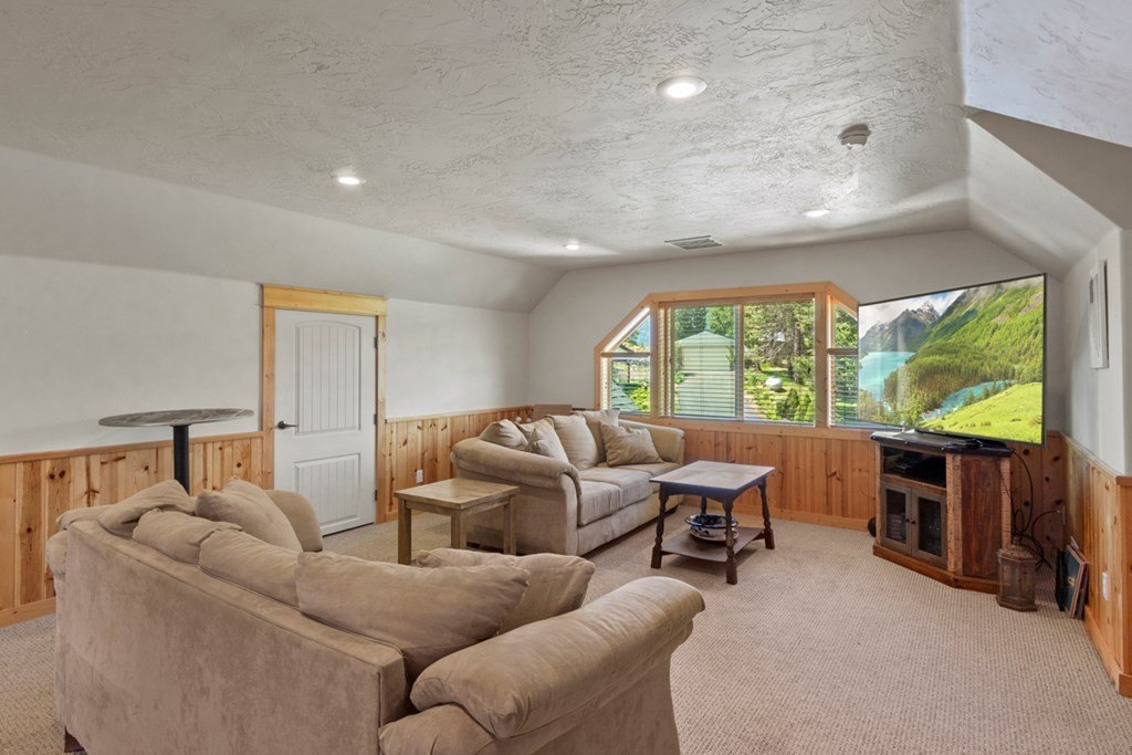 Cascade, Idaho, 83611, United States, 3 Bedrooms Bedrooms, ,2.5 BathroomsBathrooms,Residential,Forsale,1946191