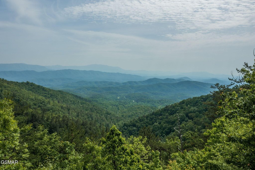 Sevierville, Tennessee, 37876, United States, 2 Bedrooms Bedrooms, ,3 BathroomsBathrooms,Residential,Forsale,1942452