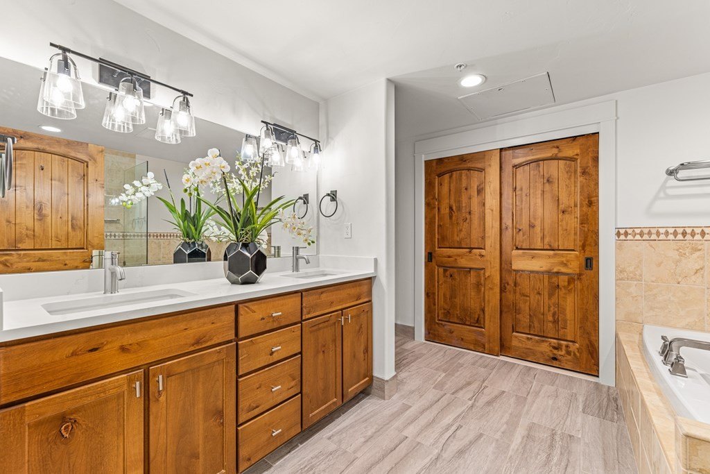 Donnelly, Idaho, 83615, United States, 2 Bedrooms Bedrooms, ,Residential,Forsale,1889380