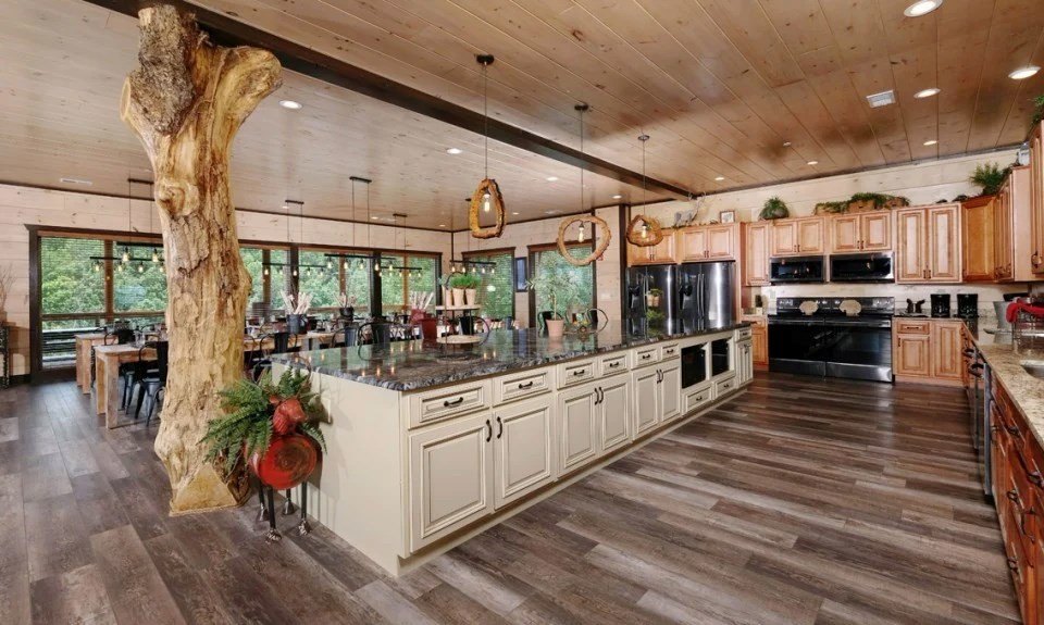 Sevierville, Tennessee, 37876, United States, 16 Bedrooms Bedrooms, ,16.5 BathroomsBathrooms,Residential,Forsale,1942439
