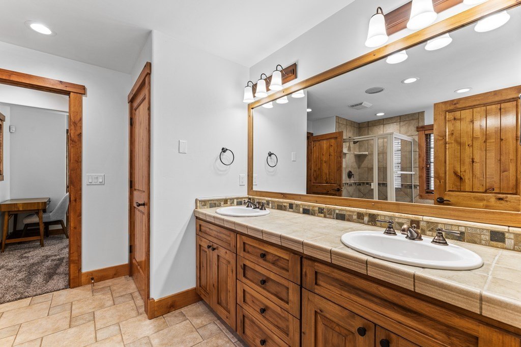 Donnelly, Idaho, 83615, United States, 2 Bedrooms Bedrooms, ,Residential,Forsale,1946201