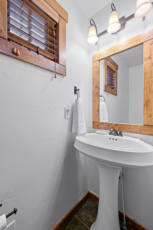 Donnelly, Idaho, 83615, United States, 2 Bedrooms Bedrooms, ,2.5 BathroomsBathrooms,Residential,Forsale,1889377