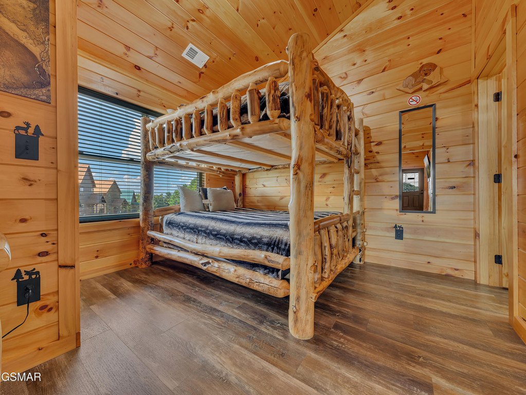 Sevierville, Tennessee, 37876, United States, 4 Bedrooms Bedrooms, ,3.5 BathroomsBathrooms,Residential,Forsale,1942464