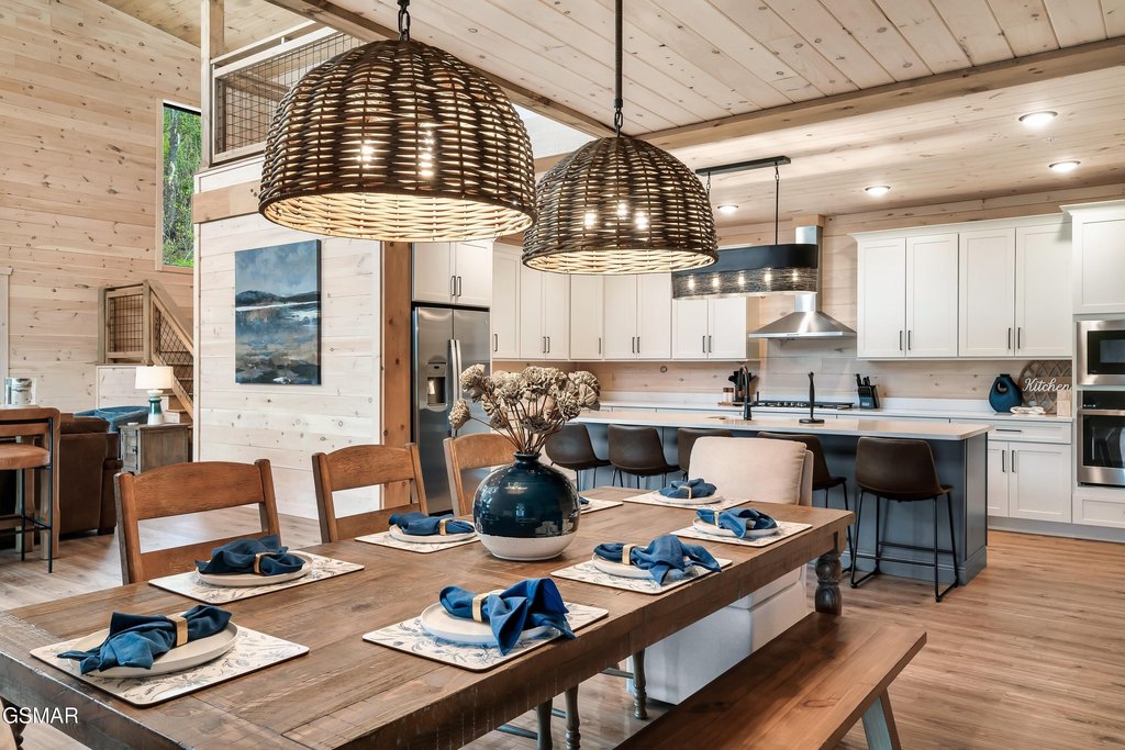 Gatlinburg, Tennessee, 37738, United States, 5 Bedrooms Bedrooms, ,3.5 BathroomsBathrooms,Residential,Forsale,1910230