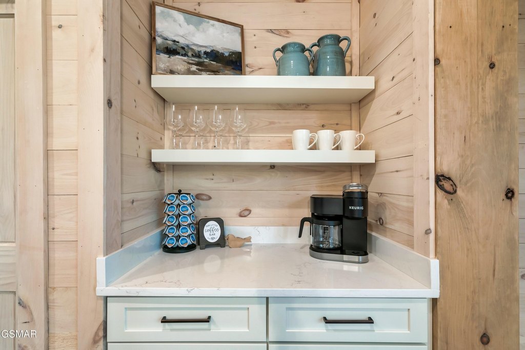 Gatlinburg, Tennessee, 37738, United States, 5 Bedrooms Bedrooms, ,3.5 BathroomsBathrooms,Residential,Forsale,1910230