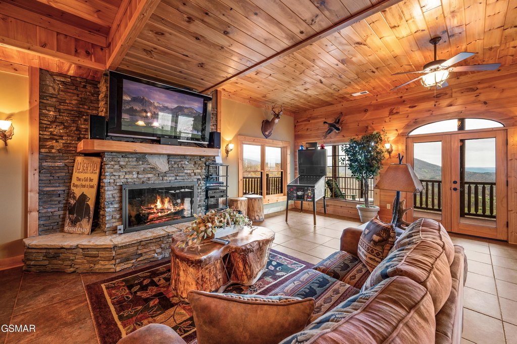 Sevierville, Tennessee, 37862, United States, 3 Bedrooms Bedrooms, ,6.5 BathroomsBathrooms,Residential,Forsale,1952784