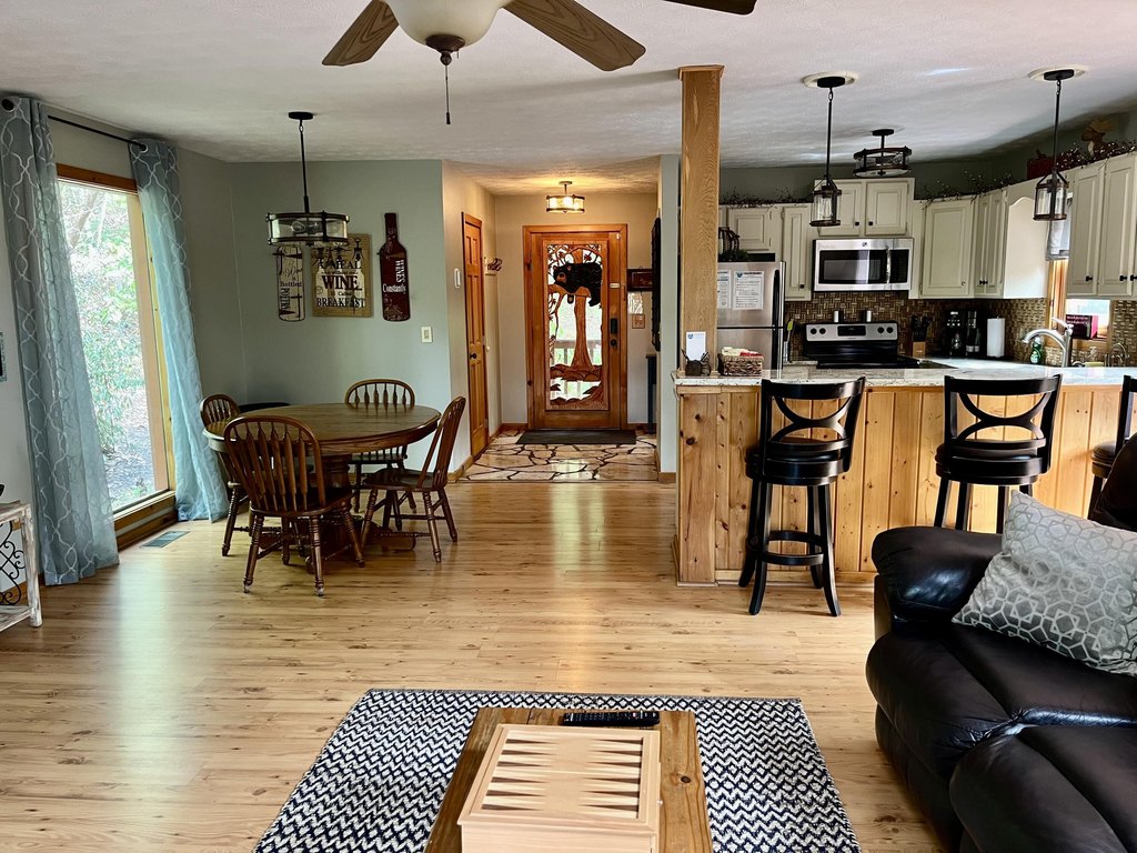 Sevierville, Tennessee, 37862, United States, 2 Bedrooms Bedrooms, ,2 BathroomsBathrooms,Residential,Forsale,1942448