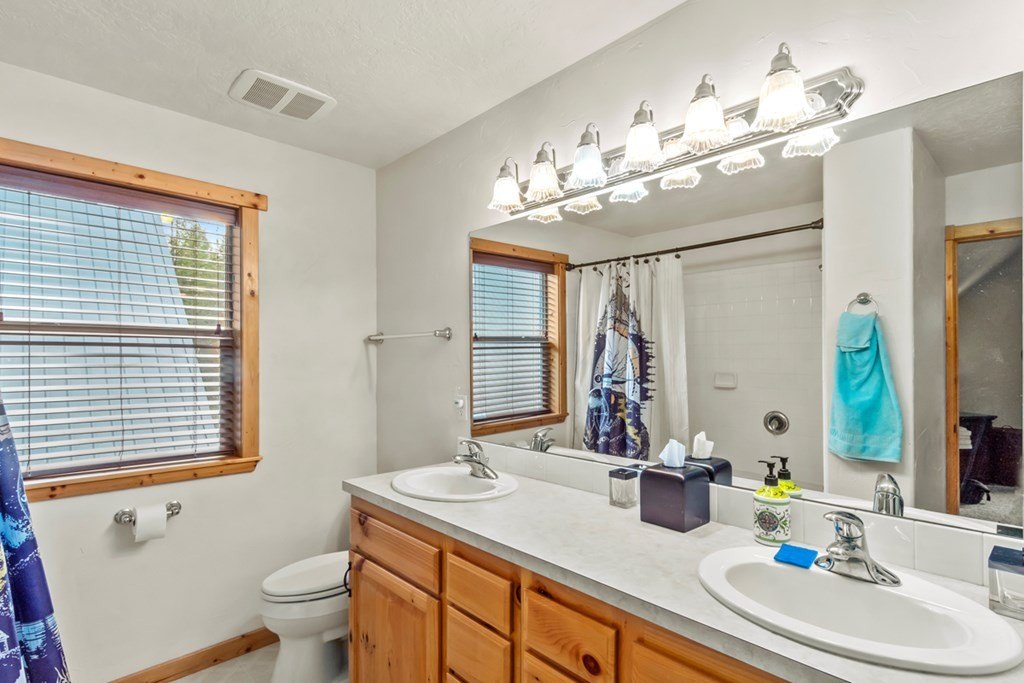 Donnelly, Idaho, 83615, United States, 3 Bedrooms Bedrooms, ,2 BathroomsBathrooms,Residential,Forsale,1889401