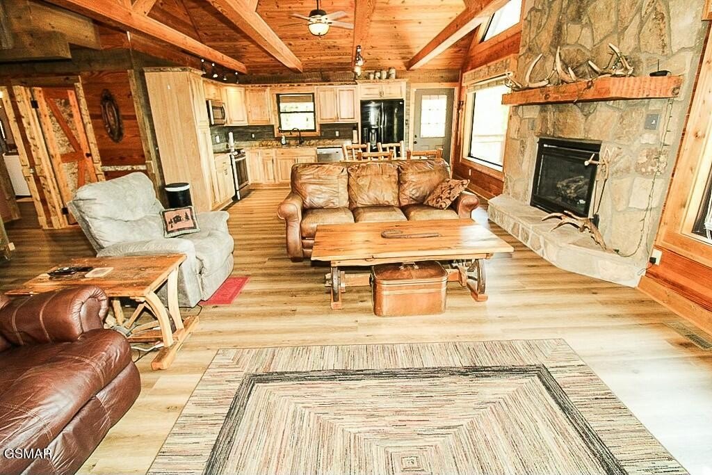 Sevierville, Tennessee, 37862, United States, 3 Bedrooms Bedrooms, ,3 BathroomsBathrooms,Residential,Forsale,1893748