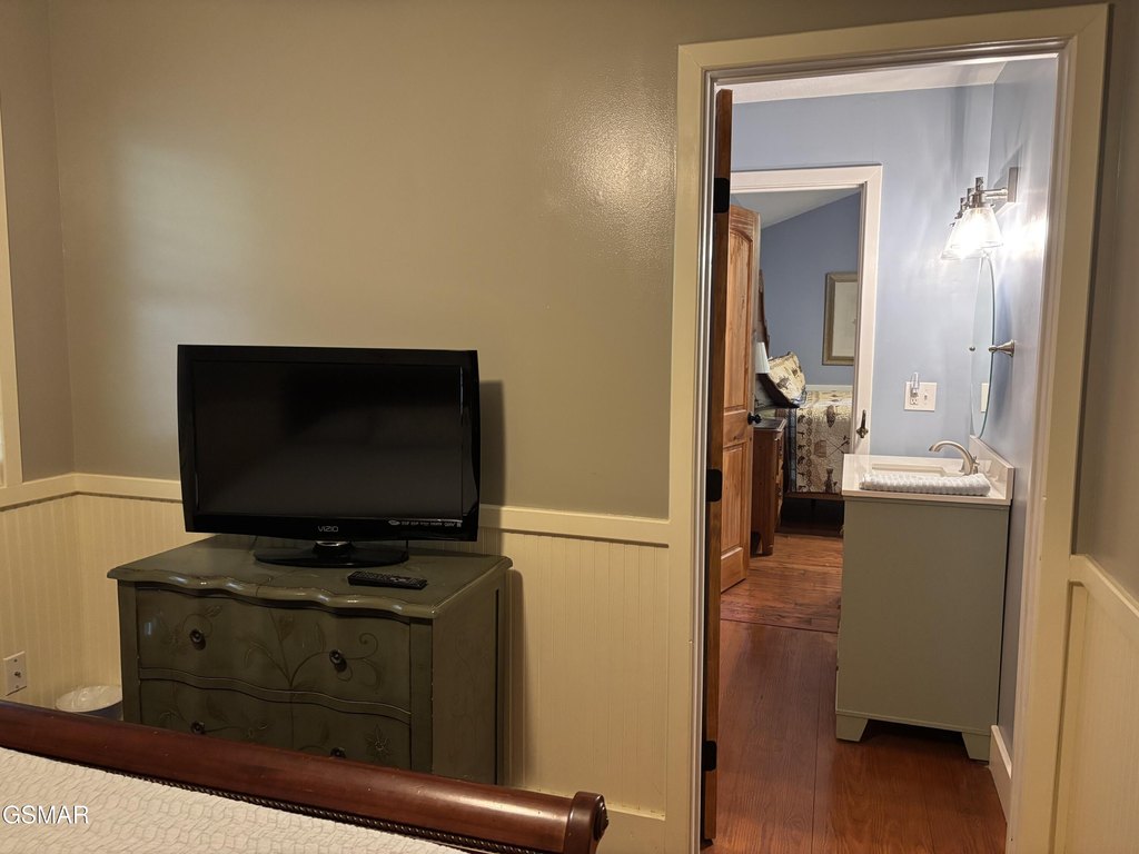 Sevierville, Tennessee, 37862, United States, 3 Bedrooms Bedrooms, ,2 BathroomsBathrooms,Residential,Forsale,1971862