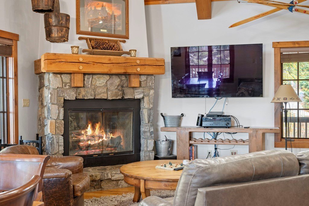 Donnelly, Idaho, 83615, United States, 4 Bedrooms Bedrooms, ,4 BathroomsBathrooms,Residential,Forsale,1946165