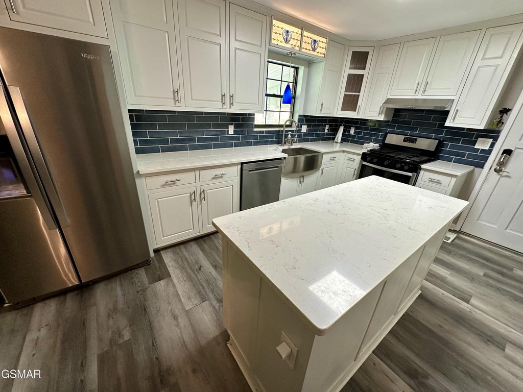 Pigeon Forge, Tennessee, 37863, United States, 5 Bedrooms Bedrooms, ,4 BathroomsBathrooms,Residential,Forsale,1910194