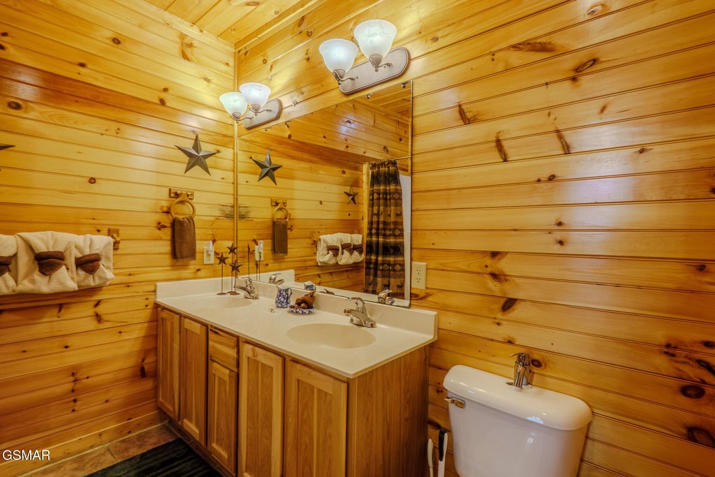 Gatlinburg, Tennessee, 37738, United States, 2 Bedrooms Bedrooms, ,2 BathroomsBathrooms,Residential,Forsale,1910202