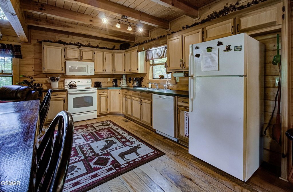 Sevierville, Tennessee, 37862, United States, 2 Bedrooms Bedrooms, ,2.5 BathroomsBathrooms,Residential,Forsale,1971833