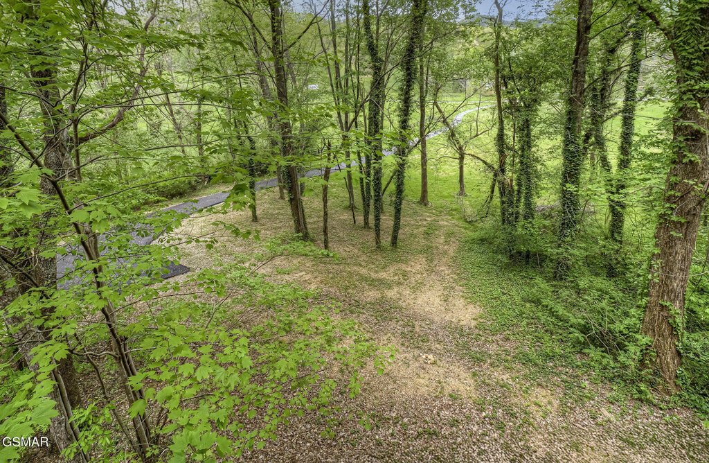 Sevierville, Tennessee, 37862, United States, 2 Bedrooms Bedrooms, ,2.5 BathroomsBathrooms,Residential,Forsale,1971833