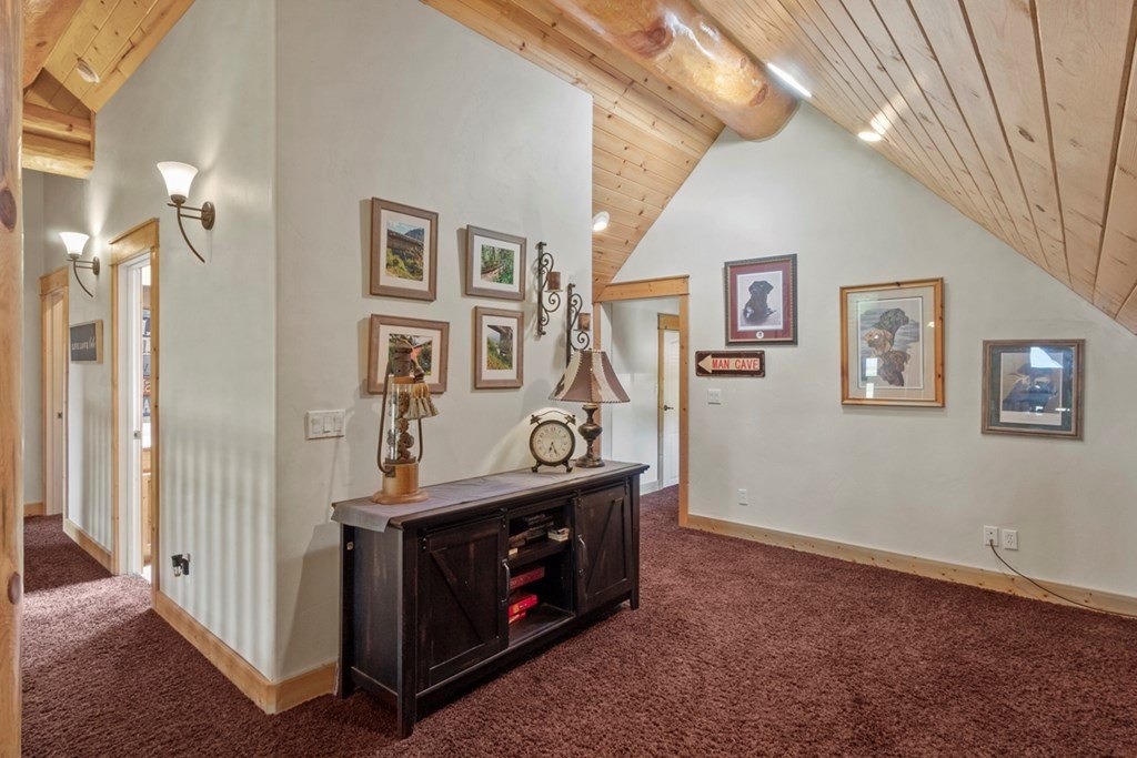 Cascade, Idaho, 83611, United States, 3 Bedrooms Bedrooms, ,2.5 BathroomsBathrooms,Residential,Forsale,1946191