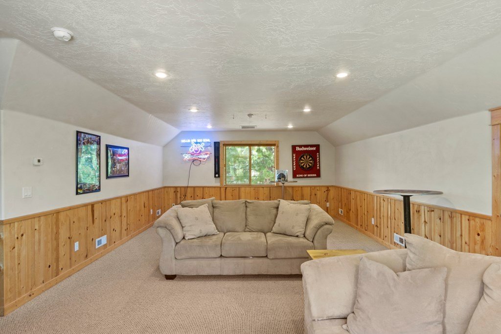 Cascade, Idaho, 83611, United States, 3 Bedrooms Bedrooms, ,2.5 BathroomsBathrooms,Residential,Forsale,1946191