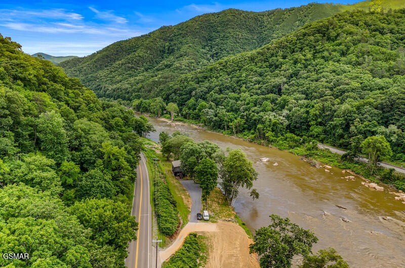 Newport, Tennessee, 37821, United States, 2 Bedrooms Bedrooms, ,2 BathroomsBathrooms,Residential,Forsale,1999350