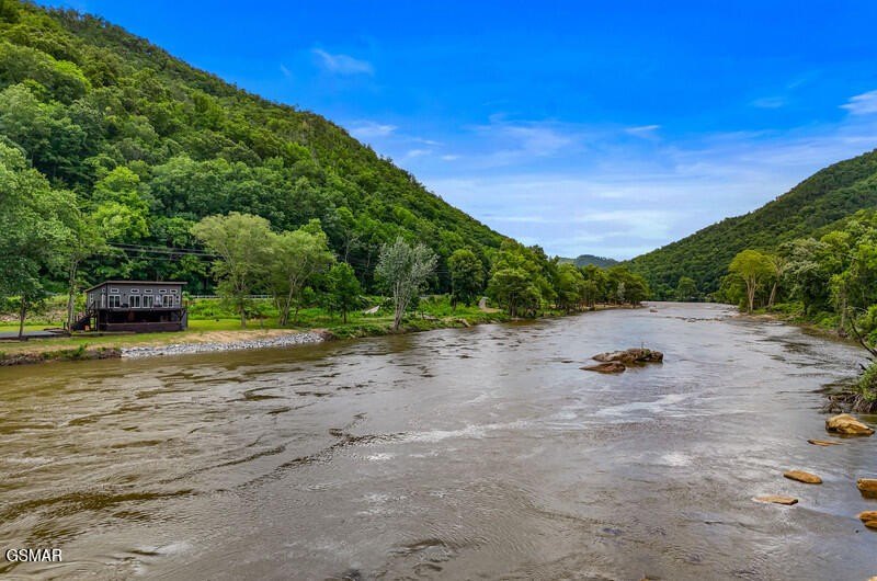 Newport, Tennessee, 37821, United States, 2 Bedrooms Bedrooms, ,2 BathroomsBathrooms,Residential,Forsale,1999350