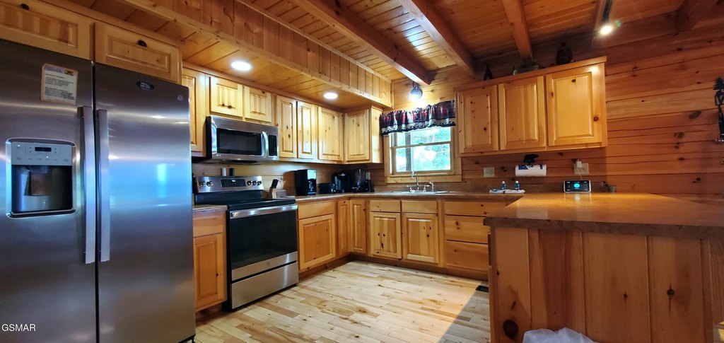 Sevierville, Tennessee, 37862, United States, 3 Bedrooms Bedrooms, ,3 BathroomsBathrooms,Residential,Forsale,1942441