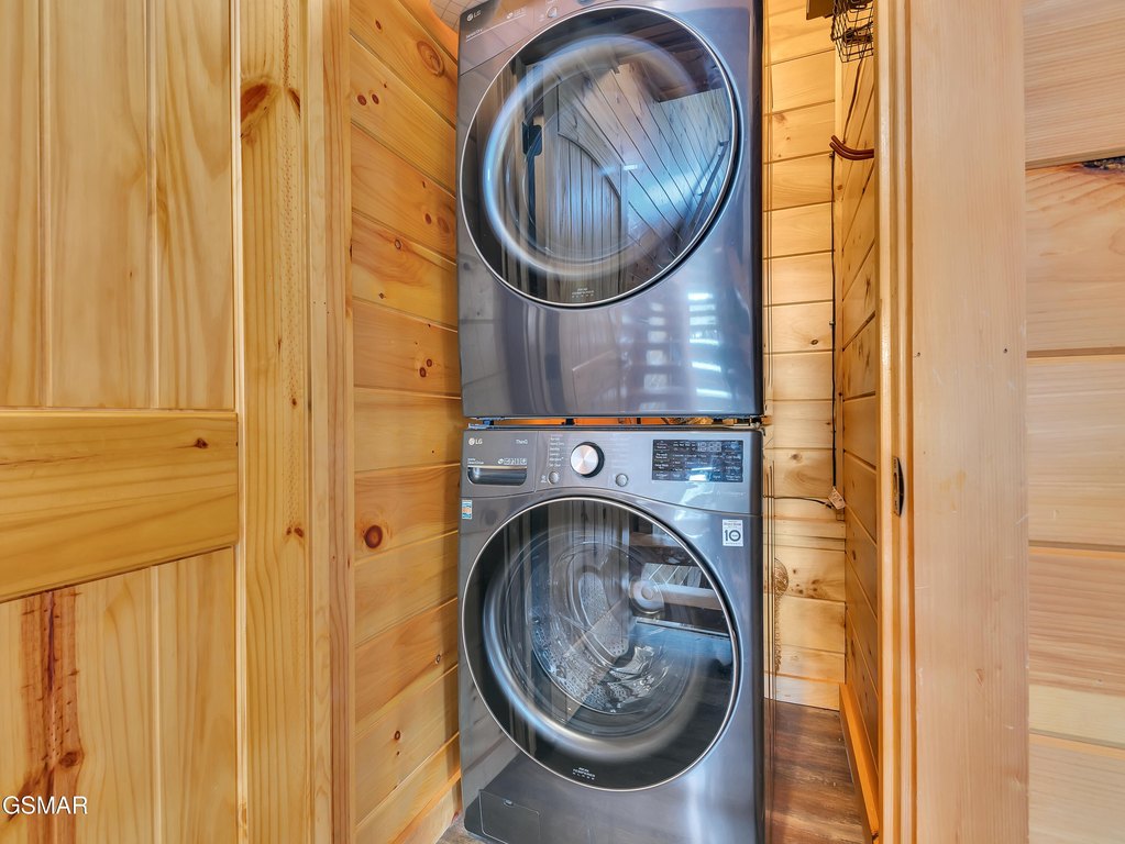 Sevierville, Tennessee, 37876, United States, 4 Bedrooms Bedrooms, ,3.5 BathroomsBathrooms,Residential,Forsale,1942464