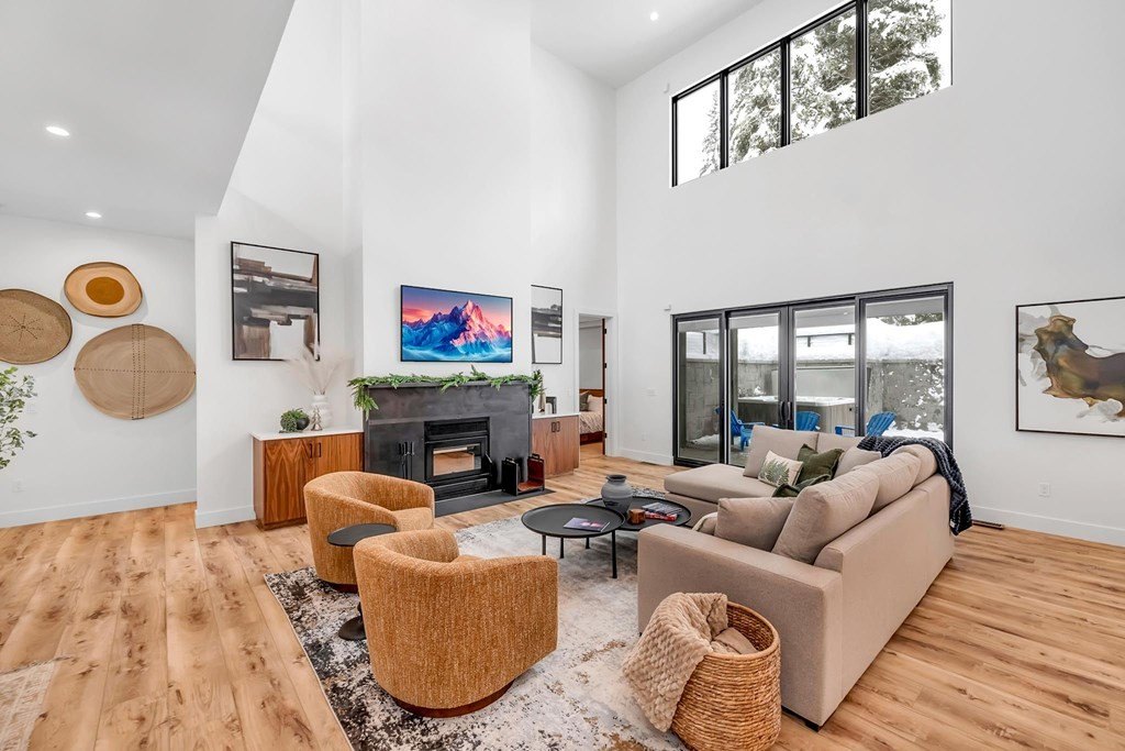 Donnelly, Idaho, 83615, United States, 4 Bedrooms Bedrooms, ,4 BathroomsBathrooms,Residential,Forsale,1996713