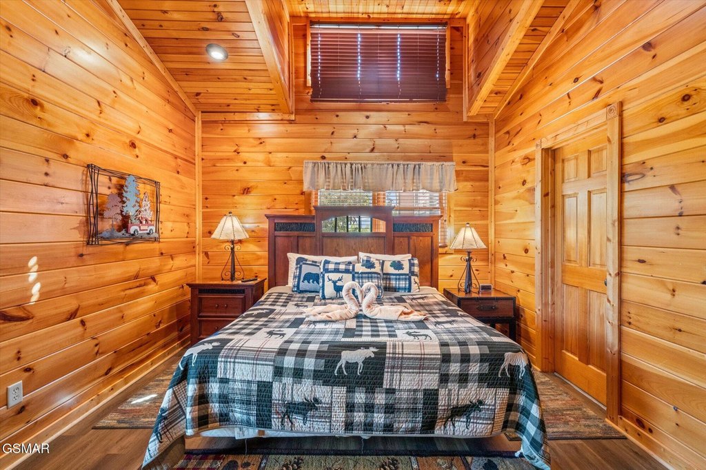Gatlinburg, Tennessee, 37738, United States, 2 Bedrooms Bedrooms, ,2 BathroomsBathrooms,Residential,Forsale,1910221