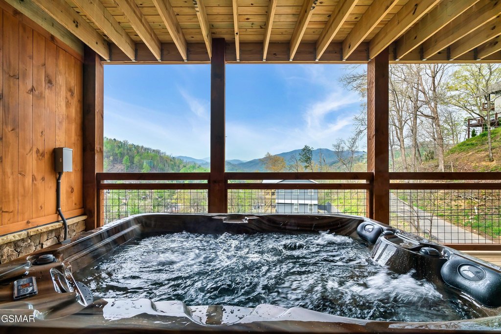 Gatlinburg, Tennessee, 37738, United States, 5 Bedrooms Bedrooms, ,3.5 BathroomsBathrooms,Residential,Forsale,1910230