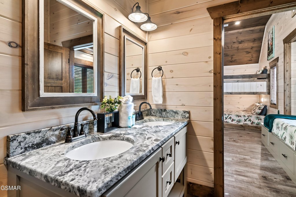 Pigeon Forge, Tennessee, 37862, United States, 4 Bedrooms Bedrooms, ,4.5 BathroomsBathrooms,Residential,Forsale,1971886