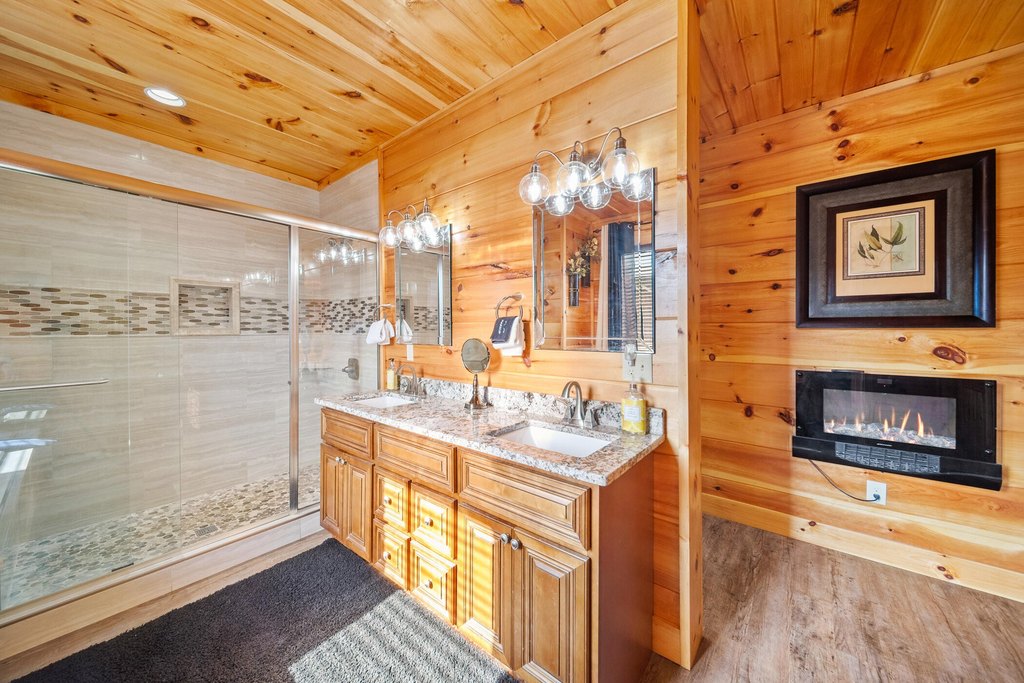 Sevierville, Tennessee, 37876, United States, 4 Bedrooms Bedrooms, ,5.5 BathroomsBathrooms,Residential,Forsale,1999451