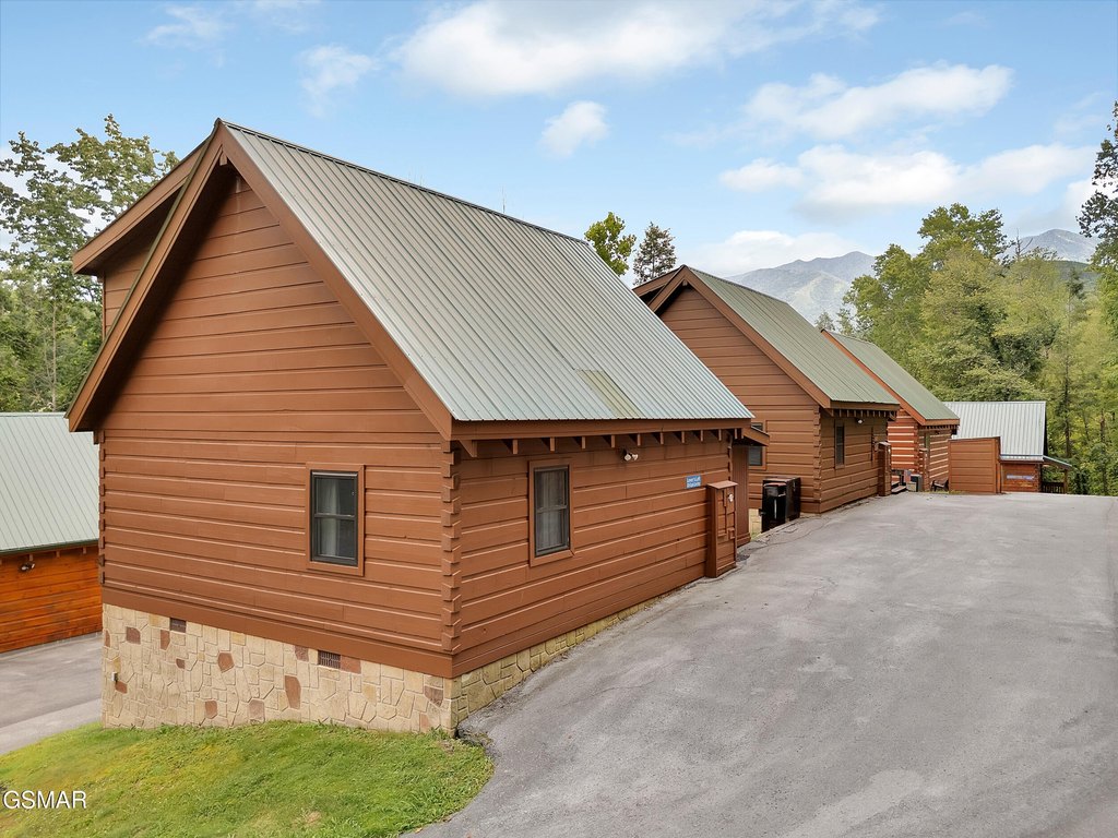 Gatlinburg, Tennessee, 37738, United States, 2 Bedrooms Bedrooms, ,2 BathroomsBathrooms,Residential,Forsale,1910184
