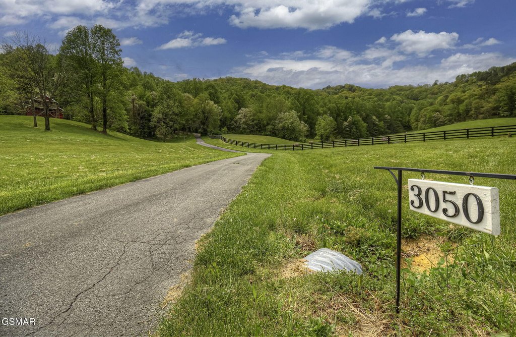 Sevierville, Tennessee, 37862, United States, 2 Bedrooms Bedrooms, ,2.5 BathroomsBathrooms,Residential,Forsale,1971833