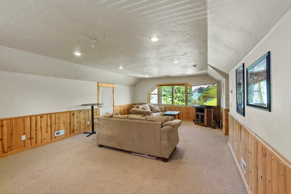 Cascade, Idaho, 83611, United States, 3 Bedrooms Bedrooms, ,2.5 BathroomsBathrooms,Residential,Forsale,1946191