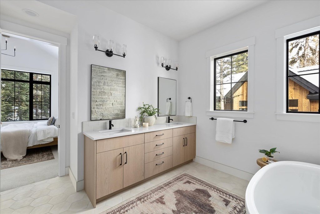 Donnelly, Idaho, 83615, United States, 4 Bedrooms Bedrooms, ,3.5 BathroomsBathrooms,Residential,Forsale,1946171