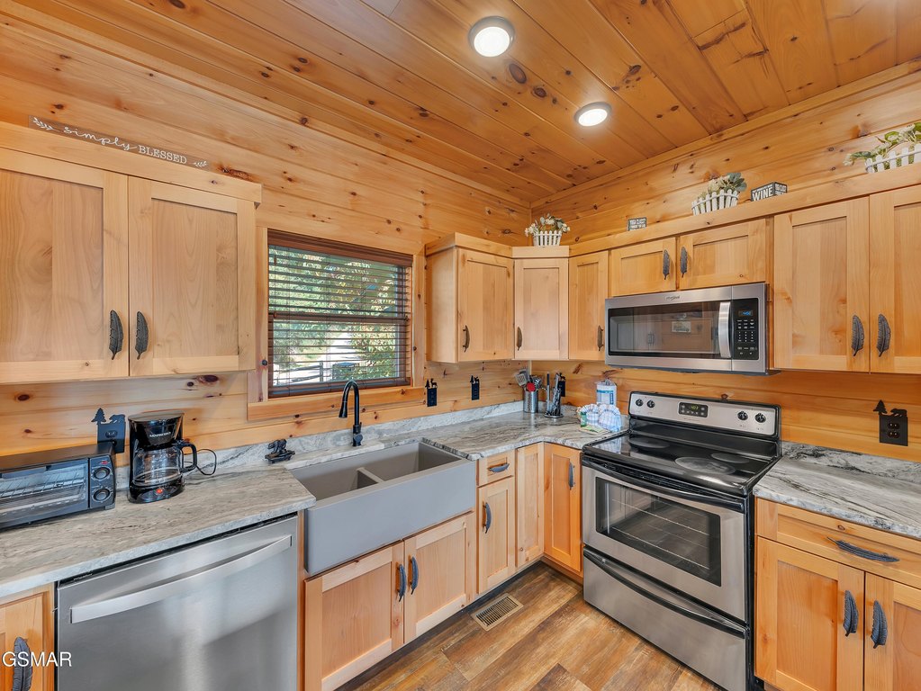 Sevierville, Tennessee, 37876, United States, 4 Bedrooms Bedrooms, ,3.5 BathroomsBathrooms,Residential,Forsale,1942464