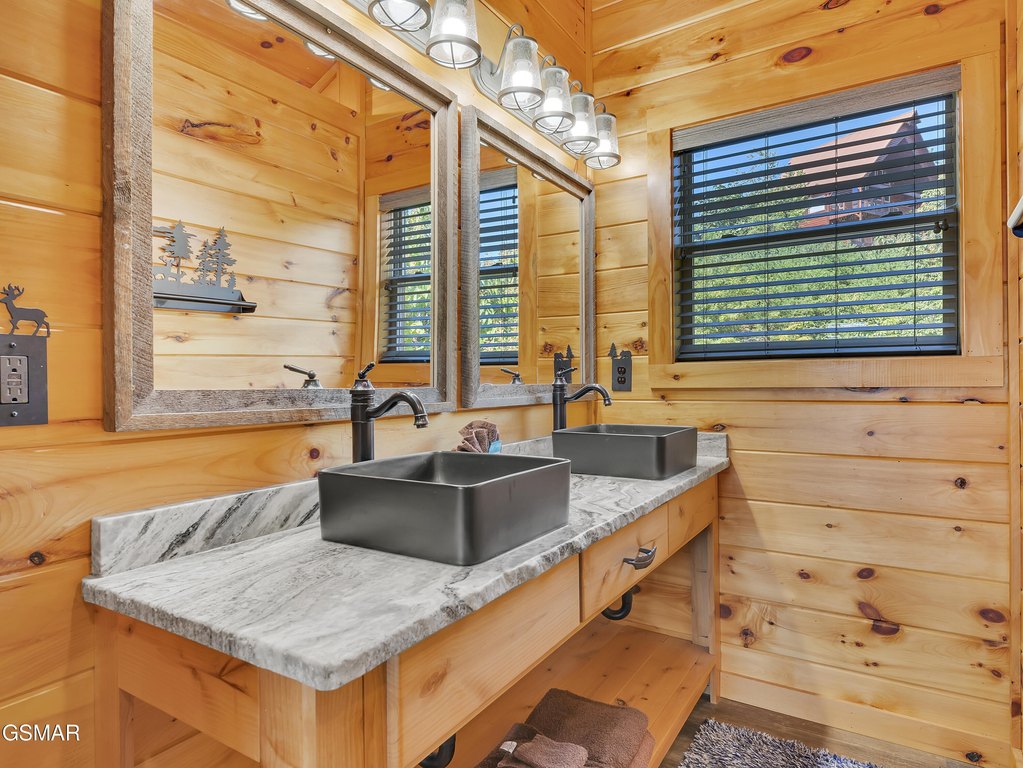 Sevierville, Tennessee, 37876, United States, 4 Bedrooms Bedrooms, ,3.5 BathroomsBathrooms,Residential,Forsale,1942464