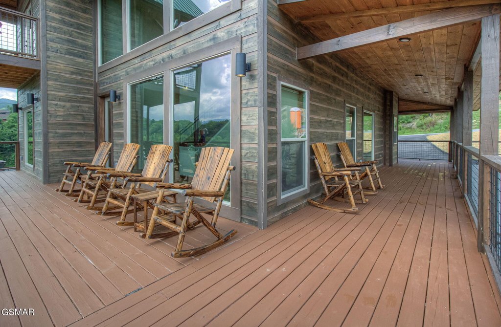 Gatlinburg, Tennessee, 37738, United States, 5 Bedrooms Bedrooms, ,6 BathroomsBathrooms,Residential,Forsale,1942440