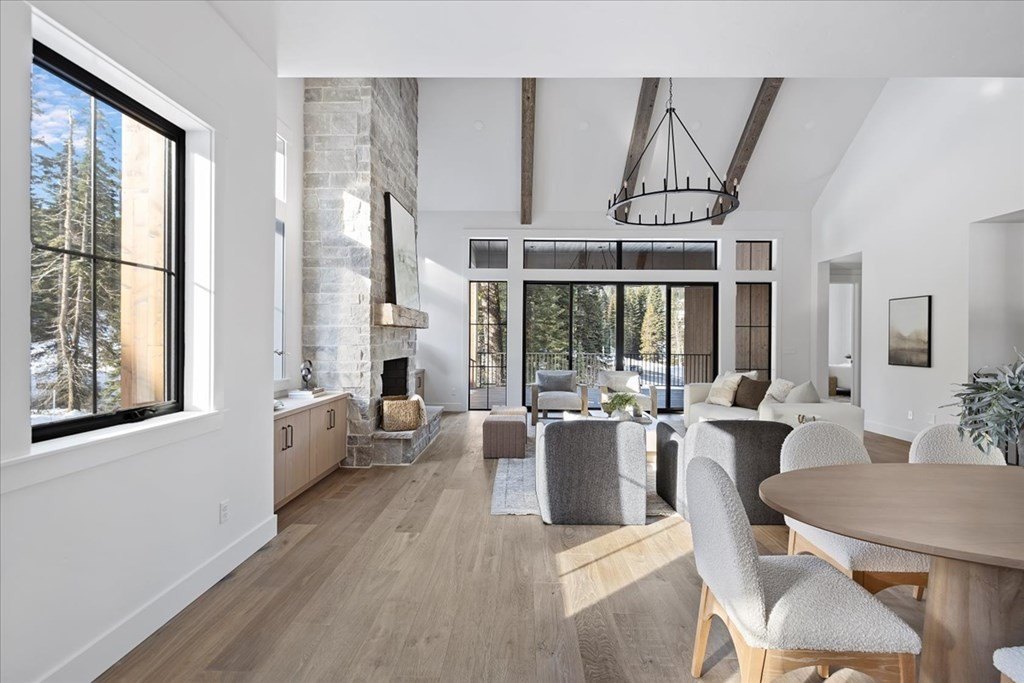 Donnelly, Idaho, 83615, United States, 4 Bedrooms Bedrooms, ,3.5 BathroomsBathrooms,Residential,Forsale,1946171