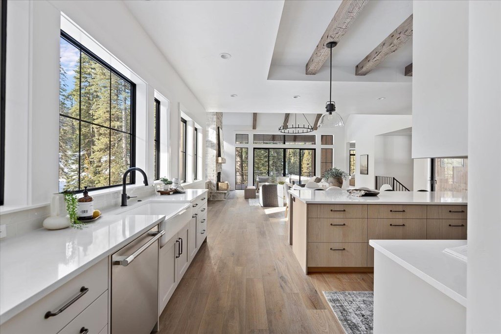 Donnelly, Idaho, 83615, United States, 4 Bedrooms Bedrooms, ,3.5 BathroomsBathrooms,Residential,Forsale,1946171